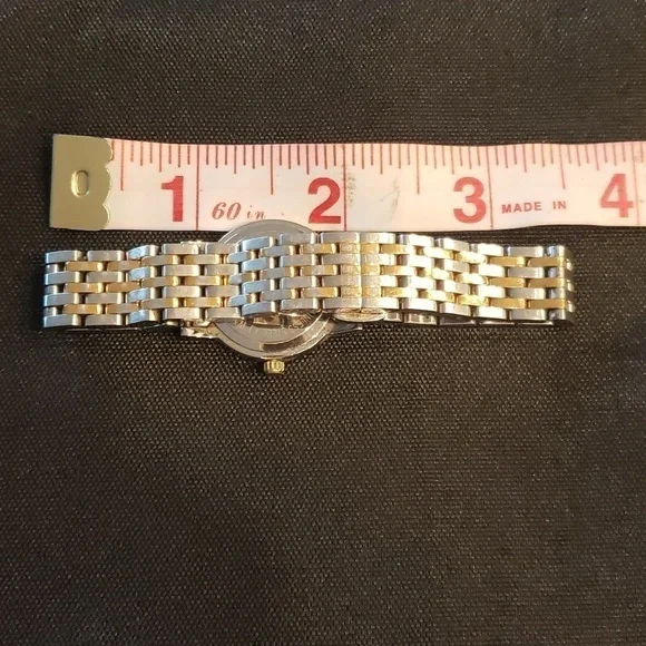 Raymond Weil Toccata woman's watch with pearl face and Diamond accents. - Picture 10 of 11